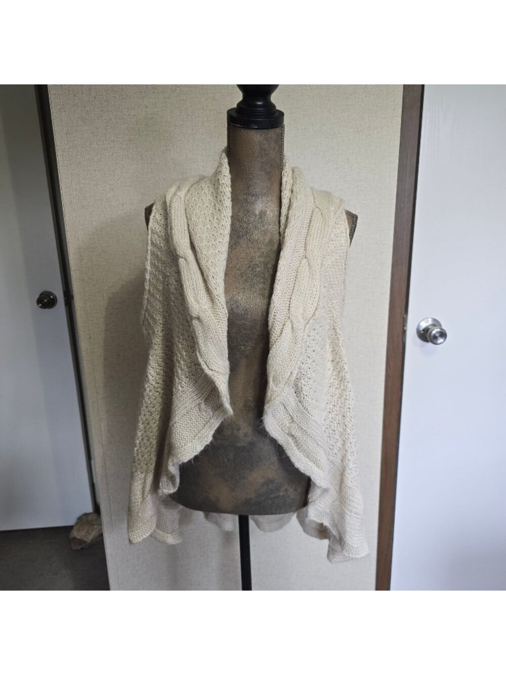 Entro Large Sleeveless Open Front Beige Cable Knit Sweater Vest Boho Soft Cozy